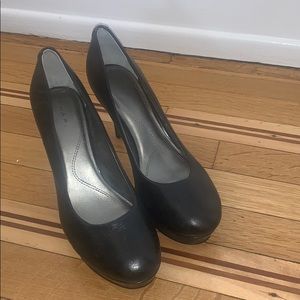 Tahari black size 10 shoes